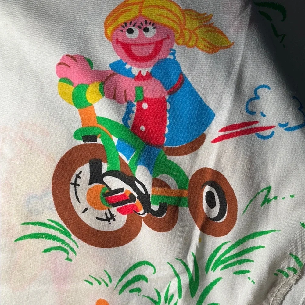 Vintage Sesame Street bottom sheet. Bad elastic. Great quilt‎ fabric 40 x 86 100